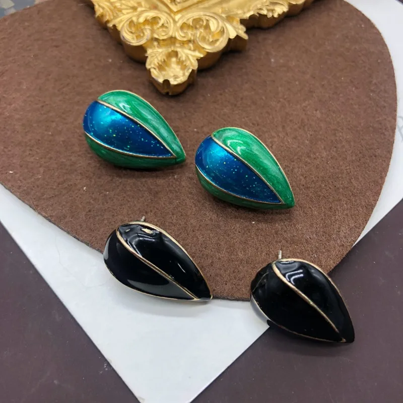 Western Medieval Earrings, Colorful Enamel Glaze, Fresh Contrasting Color Melon Skin Earrings, Versatile and Simple Temperament
Western Medieval Earrings, Colorful Enamel Glaze, Fresh Contrasting Color Melon Skin Earrings, Versatile and Simple Temperament
