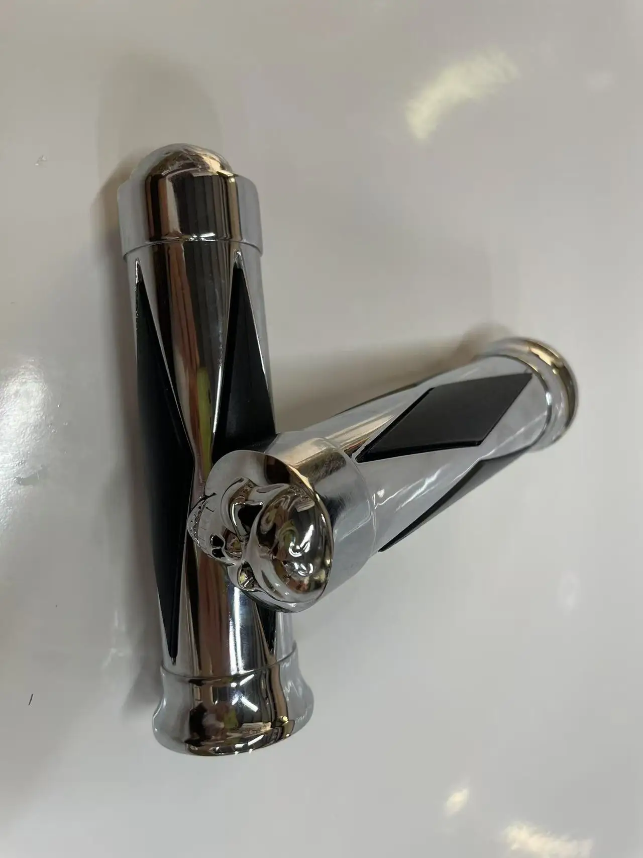 Motorcycle 1" 25mm Skull Rubber Slip Handlebar Hand Grips For Harley Honda Kawasaki Suzuki Yamaha Bikes Cruiser Chopper Custom
Motorcycle 1" 25mm Skull Rubber Slip Handlebar Hand Grips For Harley Honda Kawasaki Suzuki Yamaha Bikes Cruiser Chopper Custom