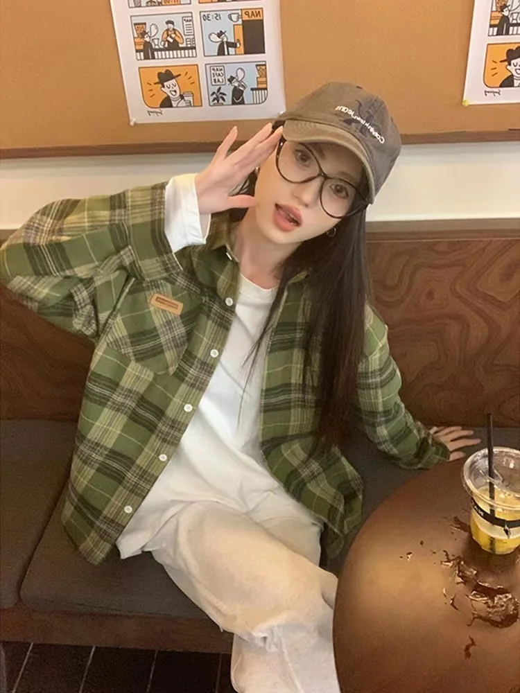 Рубашка женская в стиле ретро Гонконг, с длинным рукавом, свободного кроя, в клетку, для многослойных образов, весна 2025, новинка
Рубашка женская в стиле ретро Гонконг, с длинным рукавом, свободного кроя, в клетку, для многослойных образов, весна 2025, новинка