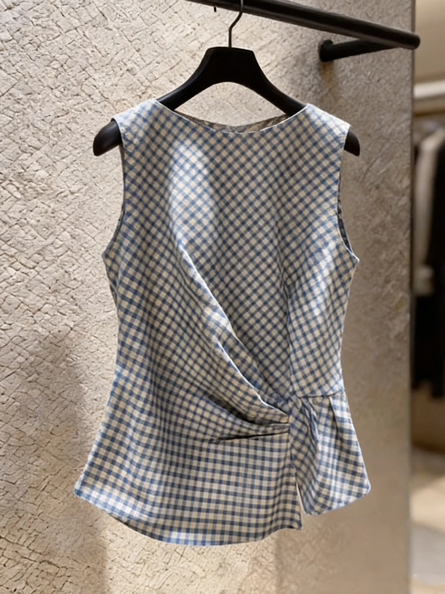 Elegant Plaid Sleeveless Pleated Slim Fit round Neck Overhead Design Summer Shirt Small Top Korean Style Straight Cut Commute...
Elegant Plaid Sleeveless Pleated Slim Fit round Neck Overhead Design Summer Shirt Small Top Korean Style Straight Cut Commute...