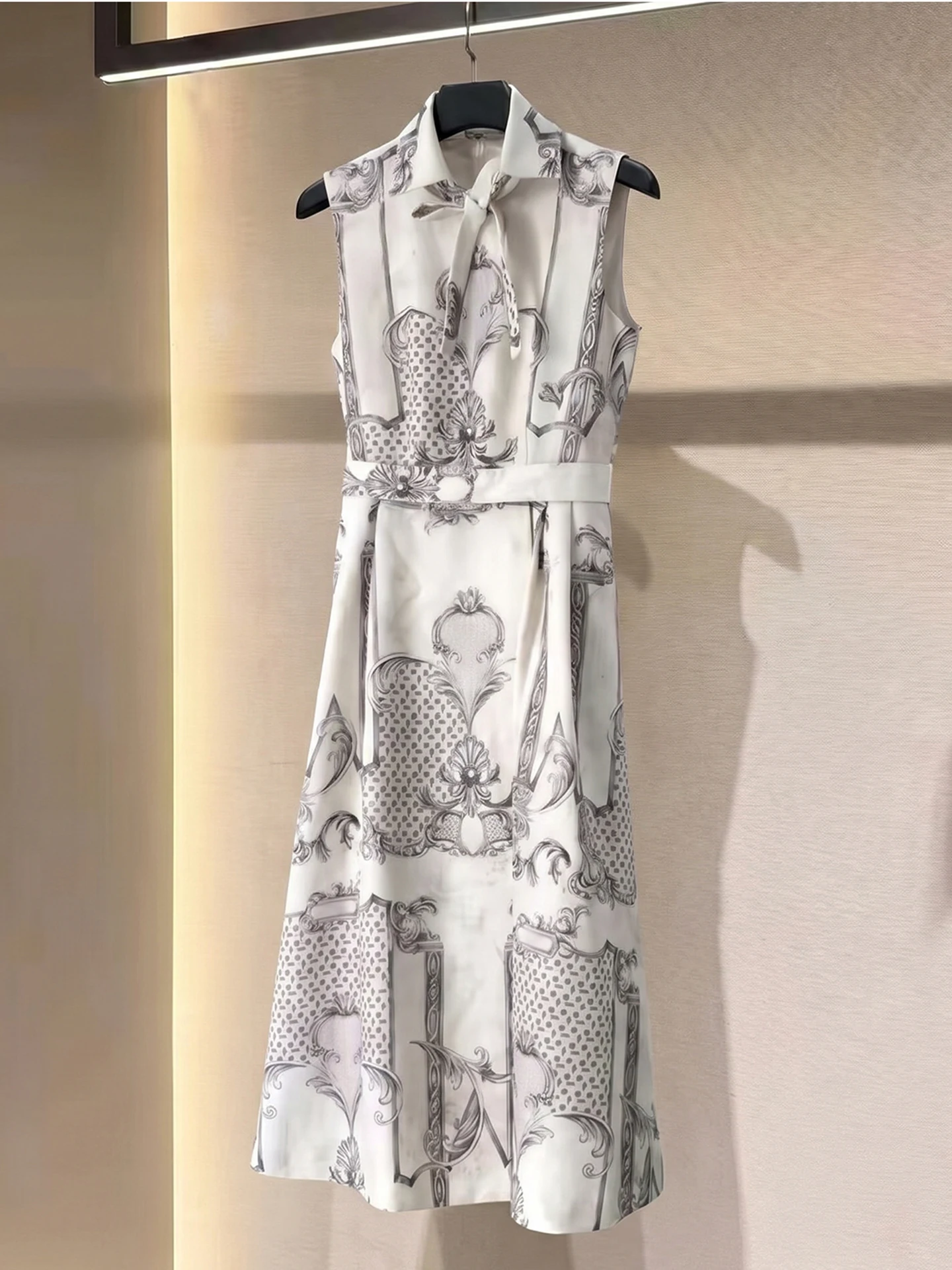 Summer Vest Dress Belted High Waist Floral Print Turn-down Collar Misses Style Women's Fashion Elegant A-Line Skirt
Summer Vest Dress Belted High Waist Floral Print Turn-down Collar Misses Style Women's Fashion Elegant A-Line Skirt