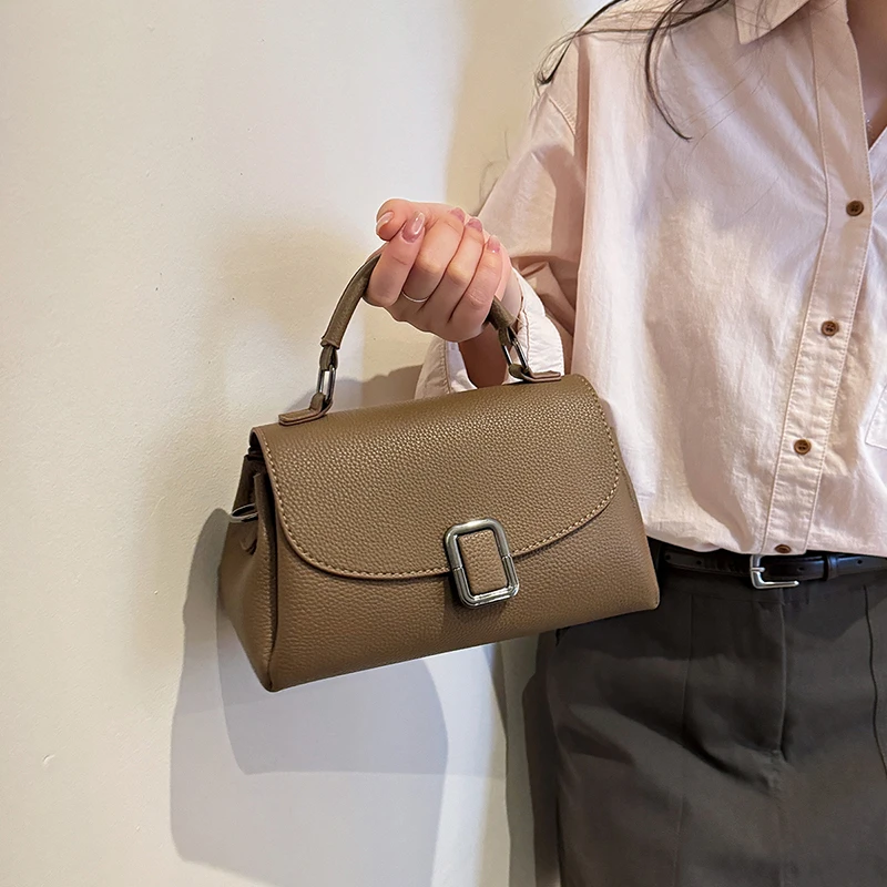 Classic Design Women's Short-handle Bags Solid Color Flap Shoulder Bag Portable Magnetic Closure Messenger Bag 2026 New Trendy
Classic Design Women's Short-handle Bags Solid Color Flap Shoulder Bag Portable Magnetic Closure Messenger Bag 2026 New Trendy