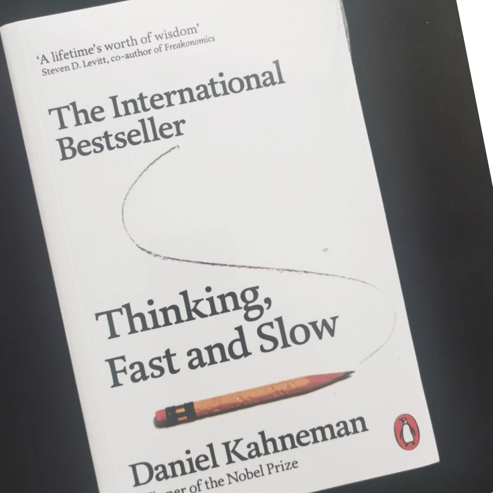 Книги по английскому языку «Деніел Кахнемн» для быстрого и медленного чтения для взрослых. Пожизненные книги, которые стоит мудрости. Экономическая книга по управлению.
Книги по английскому языку «Деніел Кахнемн» для быстрого и медленного чтения для взрослых. Пожизненные книги, которые стоит мудрости. Экономическая книга по управлению.