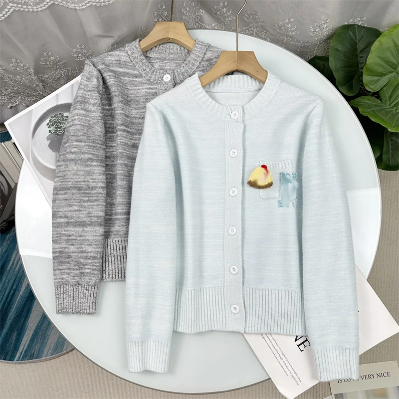 Elegant Knitted round Neck Cardigan Women's Single Button Lazy Style Sweater with Beads Autumn Winter Long Sleeve Fashion
Elegant Knitted round Neck Cardigan Women's Single Button Lazy Style Sweater with Beads Autumn Winter Long Sleeve Fashion