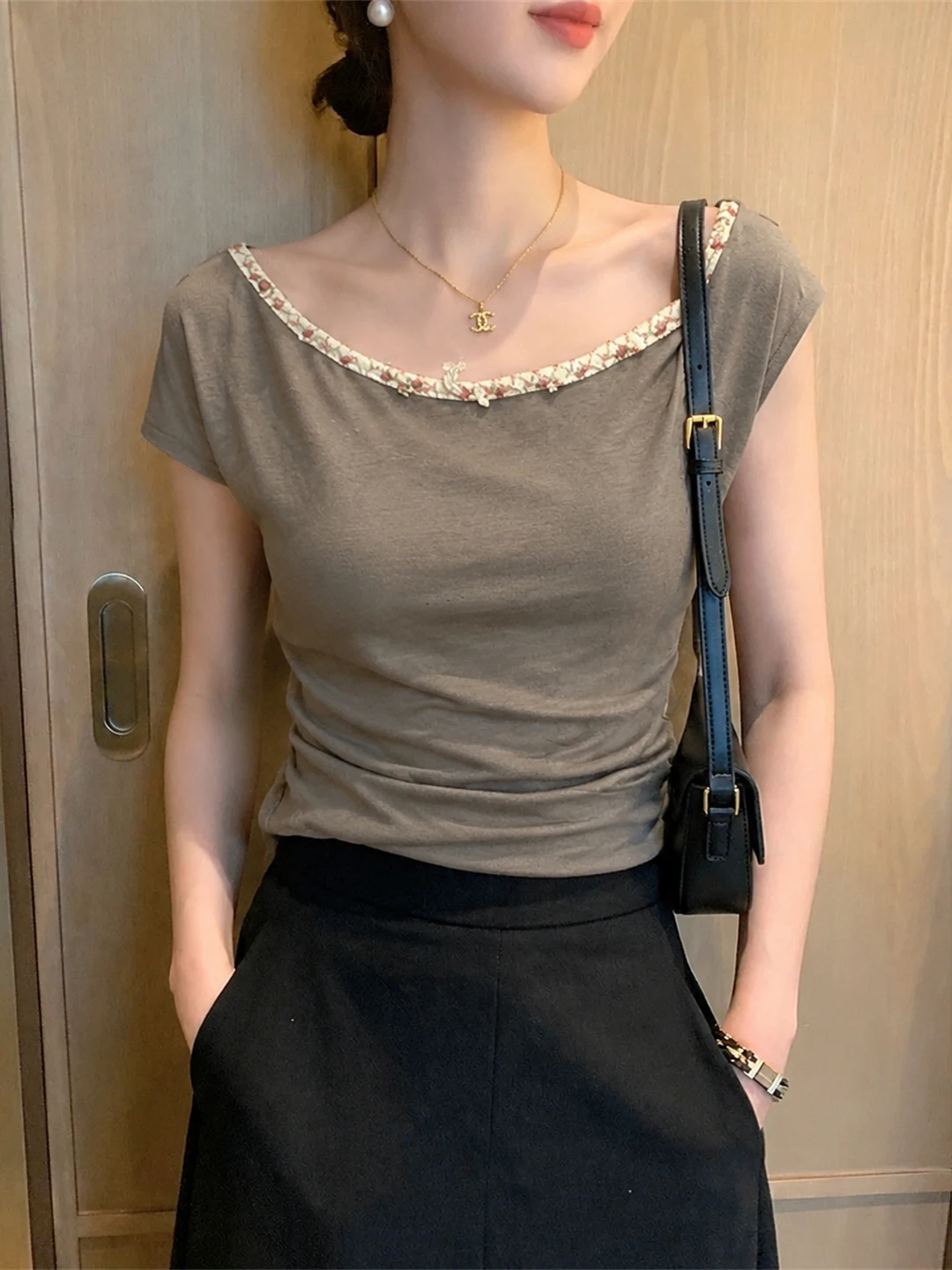 Elegant Casual Vintage Overhead Top Light Maturity Style Unique Design Summer Fashionable Small Shirt Korean Commute Style
Elegant Casual Vintage Overhead Top Light Maturity Style Unique Design Summer Fashionable Small Shirt Korean Commute Style