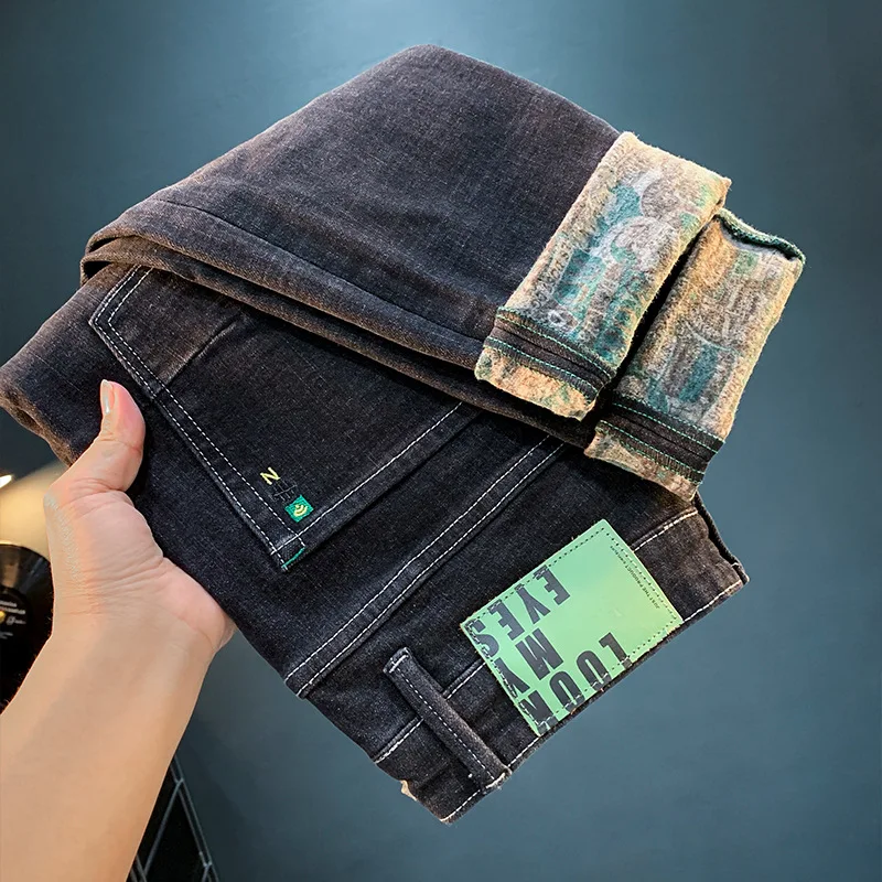 Printed fleece jeans men's autumn and winter fashionable high-end casual warm velvet padded thickened denim tappered pants
Printed fleece jeans men's autumn and winter fashionable high-end casual warm velvet padded thickened denim tappered pants