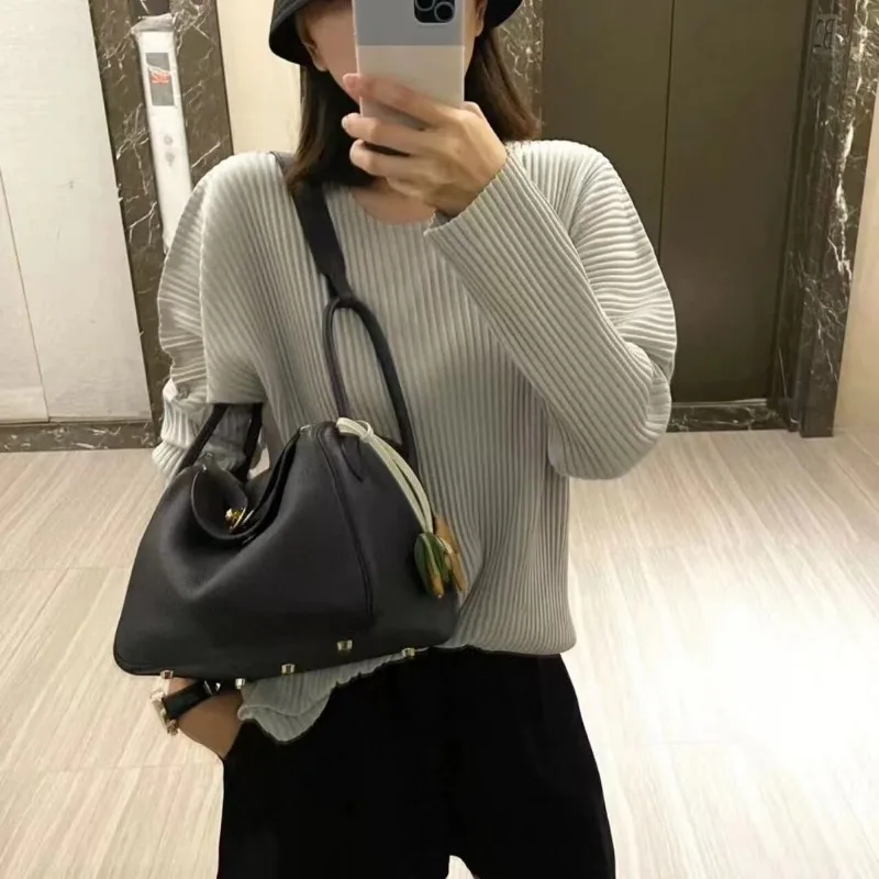 Miyake Pleated Long Sleeved Round Neck Top Shirt for Women's 2023 Autumn New Wide Fashion Korean Edition Simple T-shirt
Miyake Pleated Long Sleeved Round Neck Top Shirt for Women's 2023 Autumn New Wide Fashion Korean Edition Simple T-shirt