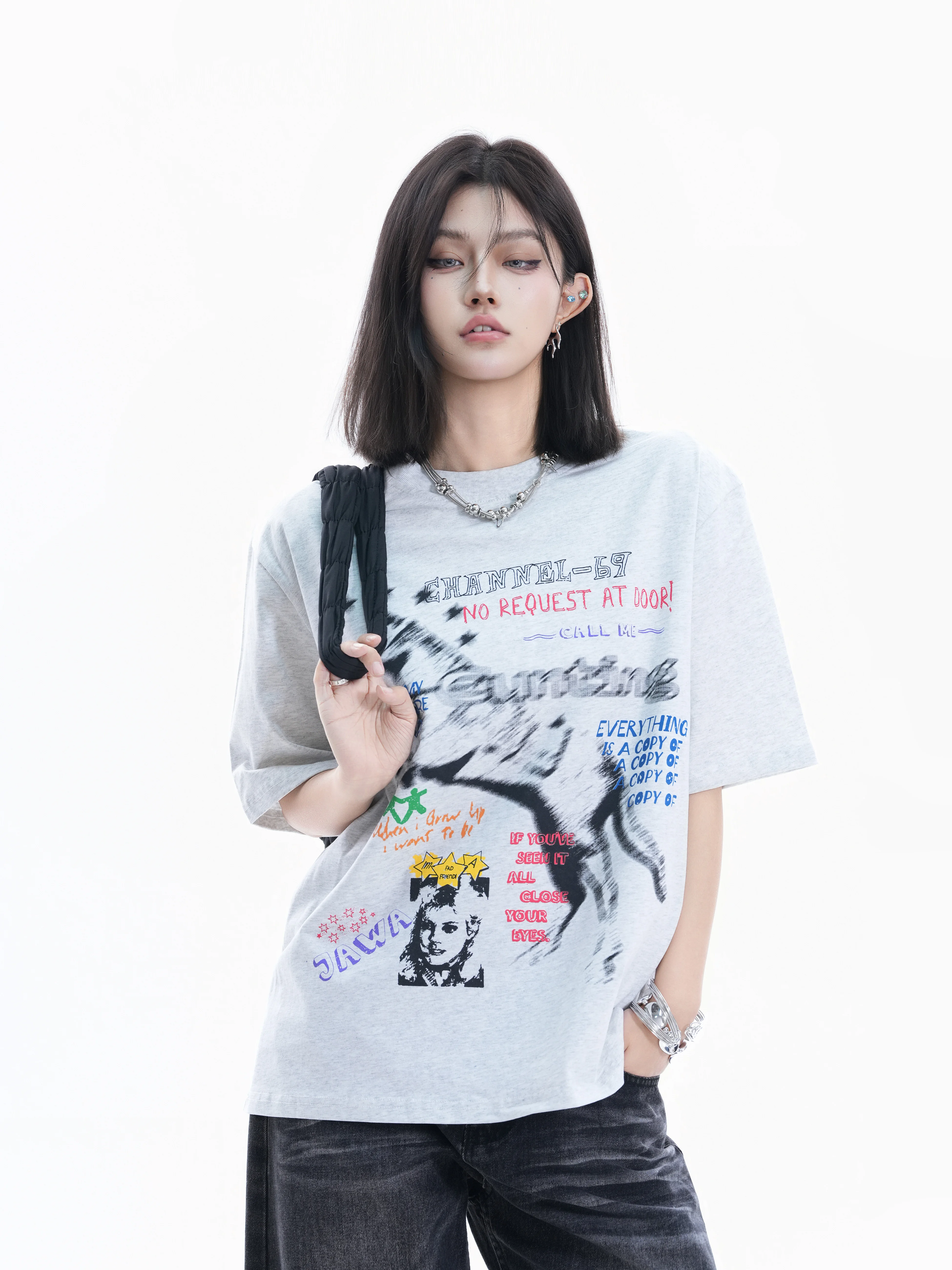 Loose Cotton Short Sleeve T-Shirt Women's Graffiti Print Street Style Couple's Top Casual Unisex Summer Fashion Design
Loose Cotton Short Sleeve T-Shirt Women's Graffiti Print Street Style Couple's Top Casual Unisex Summer Fashion Design