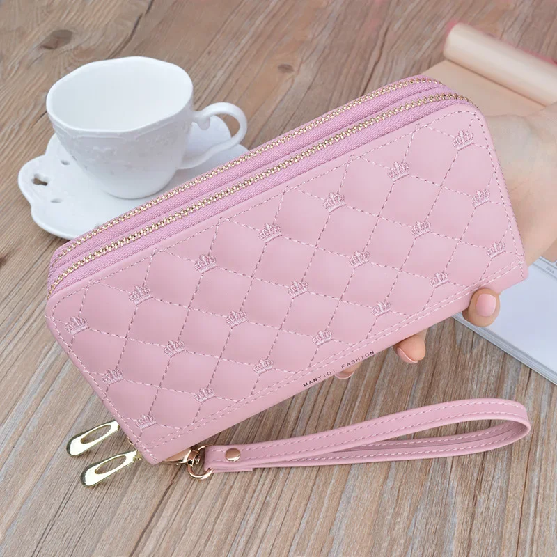Women's purse Long double zipper soft wallet Diamond check embroidered crown Large capacity mobile passport bit double layer
Women's purse Long double zipper soft wallet Diamond check embroidered crown Large capacity mobile passport bit double layer