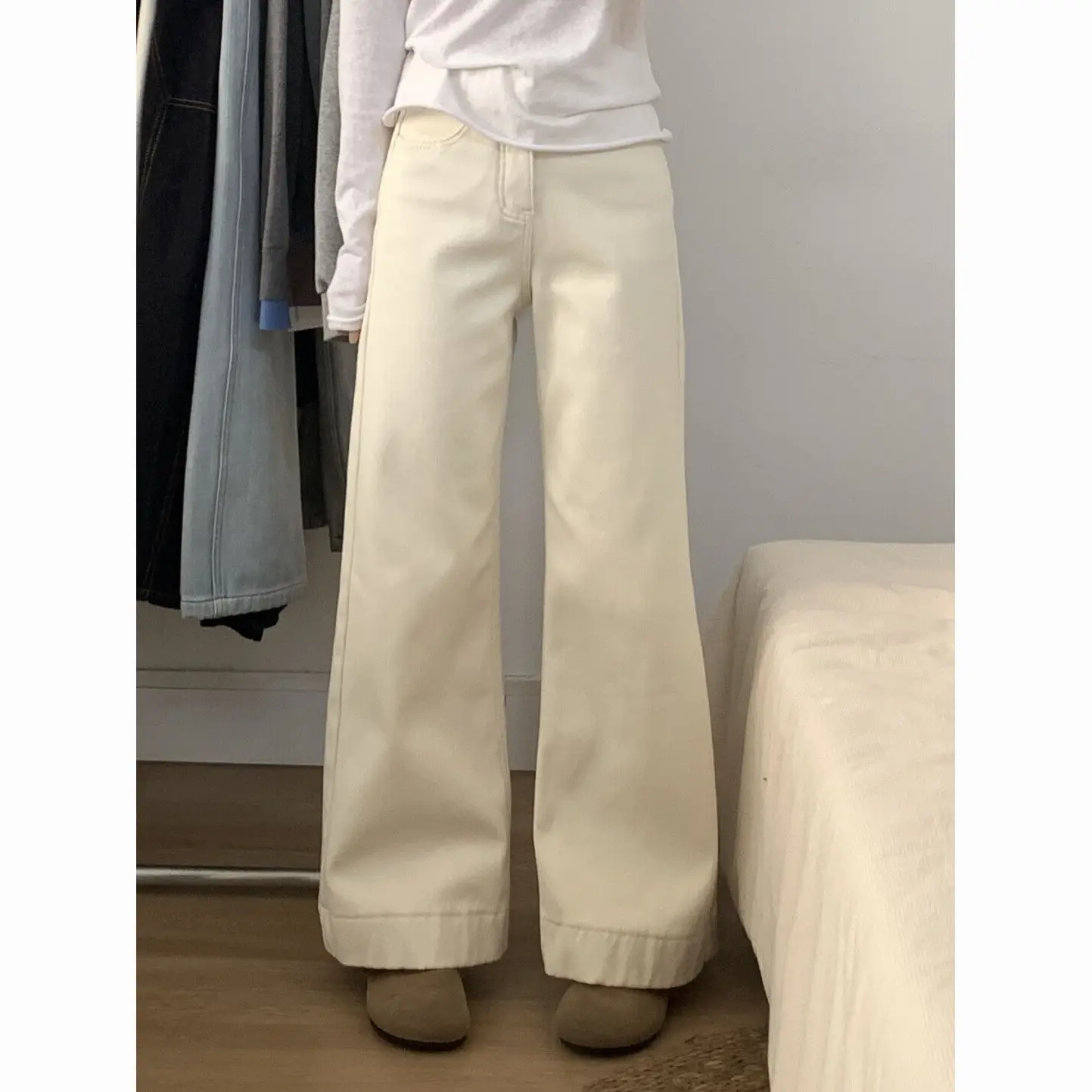 Casual relaxed style beige flared jeans for women, suitable for spring and autumn, for pear-shaped body, floor-length pants
Casual relaxed style beige flared jeans for women, suitable for spring and autumn, for pear-shaped body, floor-length pants