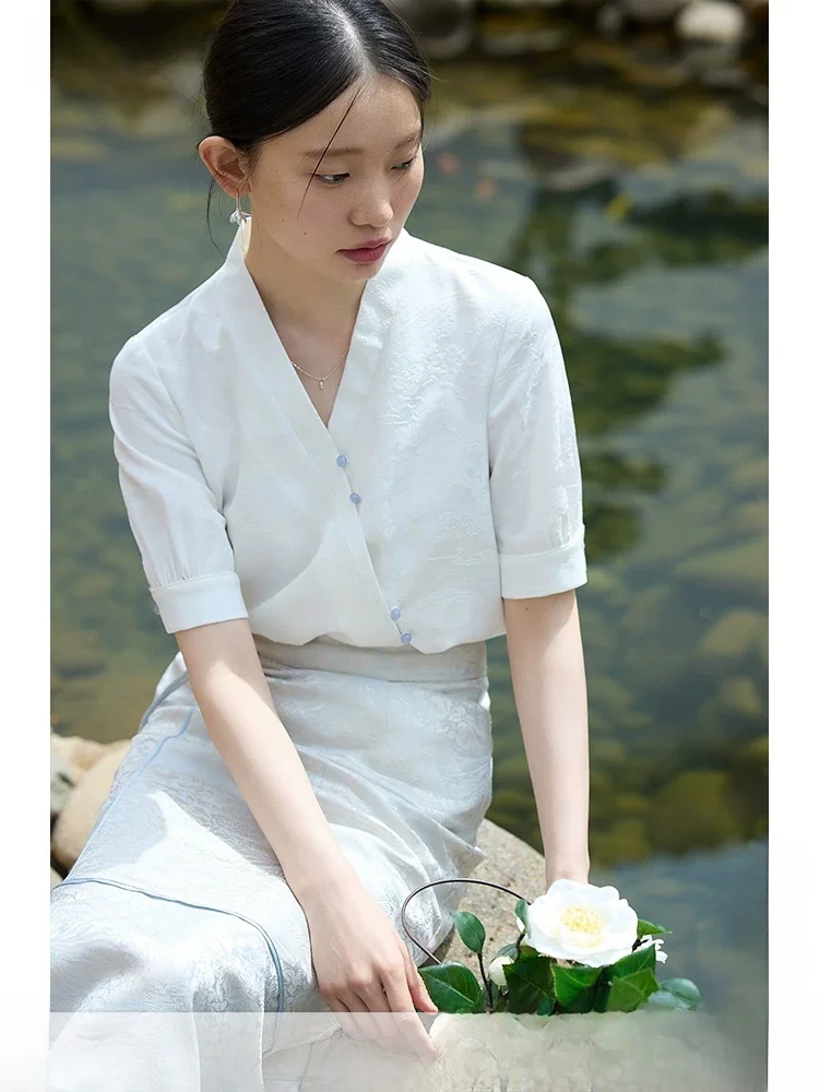 Chic White Shirt Half Skirt Set Women's New Chinese Style V-neck Top Cool Sensation Commute Style Polyester Blend Summer Outfit
Chic White Shirt Half Skirt Set Women's New Chinese Style V-neck Top Cool Sensation Commute Style Polyester Blend Summer Outfit