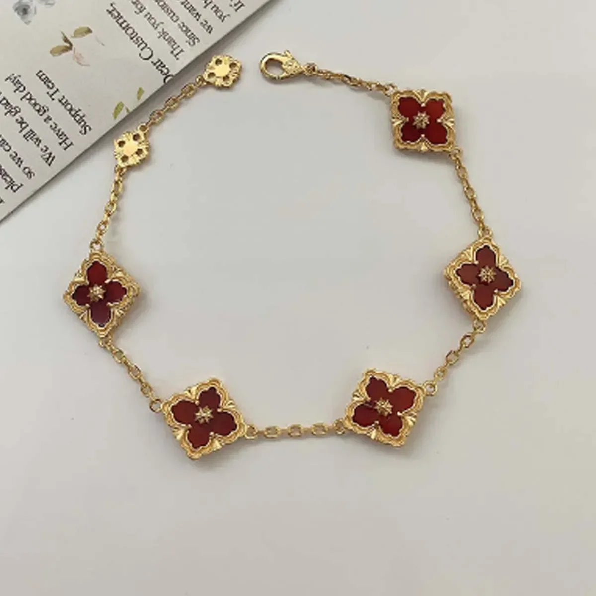 European and American Instagram 925 Silver Bracelet Women's Diamond White Fritillaria Five Flower French Advanced Feel Bracelet
European and American Instagram 925 Silver Bracelet Women's Diamond White Fritillaria Five Flower French Advanced Feel Bracelet