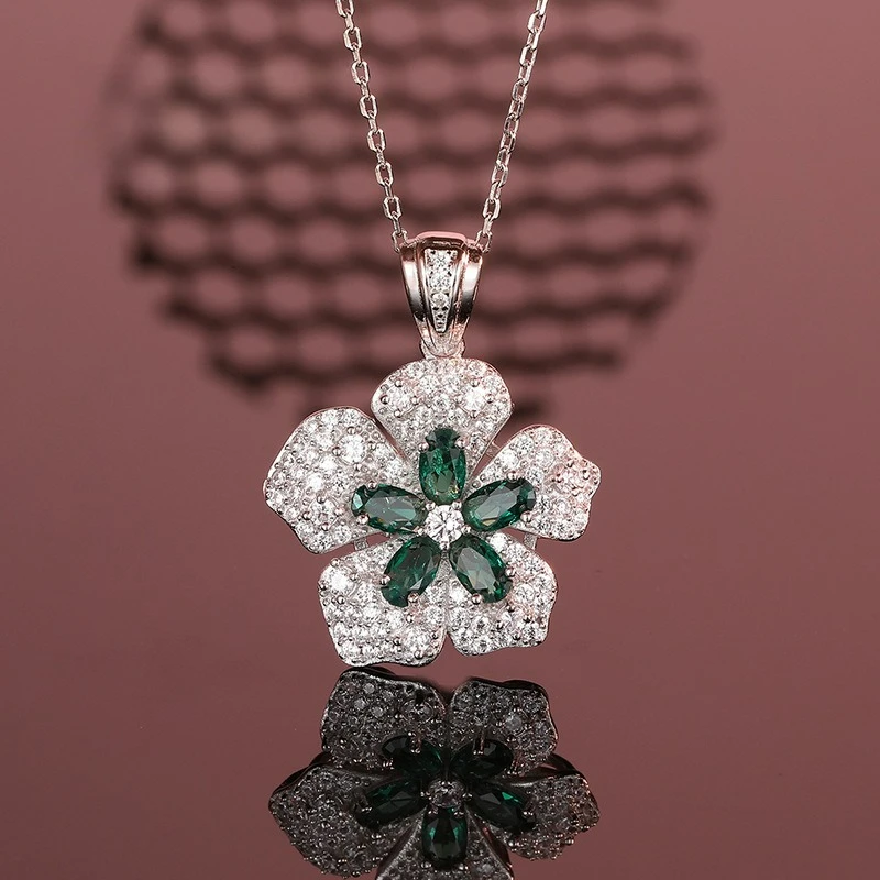 PT950 Platinum Artificially Cultivated Gemstone Petal Necklace for Women with Emerald Set, Fresh and Unique Design
PT950 Platinum Artificially Cultivated Gemstone Petal Necklace for Women with Emerald Set, Fresh and Unique Design