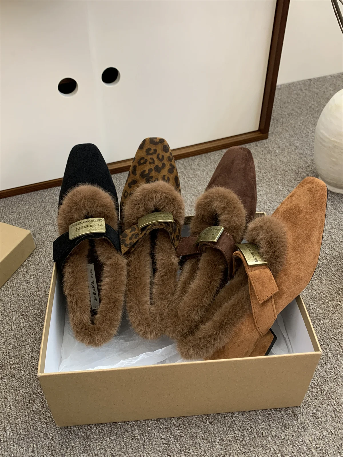 Fur Spring New Brand Women Pumps French Retro Thick Heel Gold Metal Buckle Mary Jane Padded Work Shoes Elegant Dress Boat Shoes
Fur Spring New Brand Women Pumps French Retro Thick Heel Gold Metal Buckle Mary Jane Padded Work Shoes Elegant Dress Boat Shoes