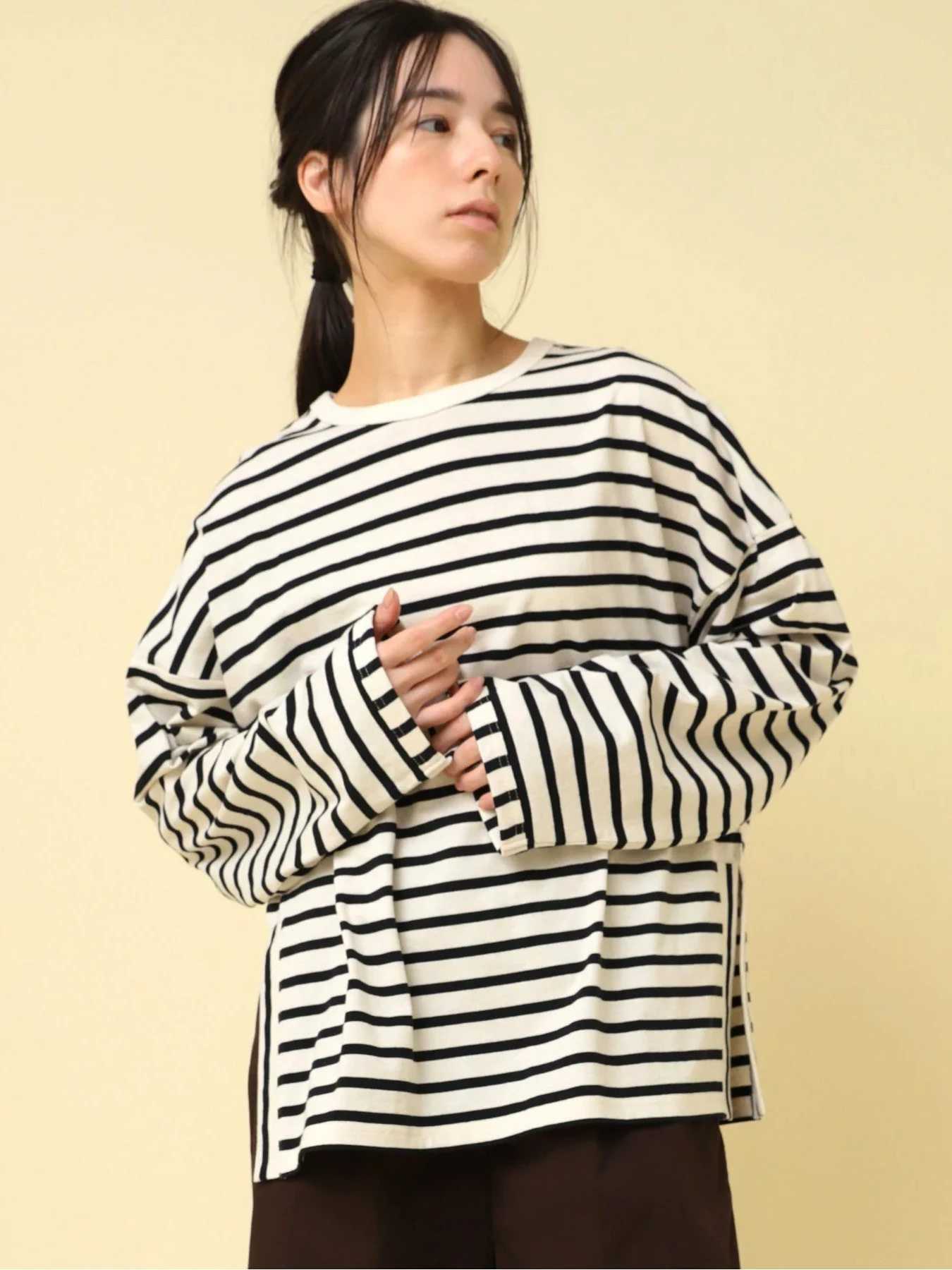 Spring 2026 Loose Fit Japanese Style T-Shirt Women's Long Sleeve Pure Cotton Striped Casual Top with Slit round Neck Tee
Spring 2026 Loose Fit Japanese Style T-Shirt Women's Long Sleeve Pure Cotton Striped Casual Top with Slit round Neck Tee