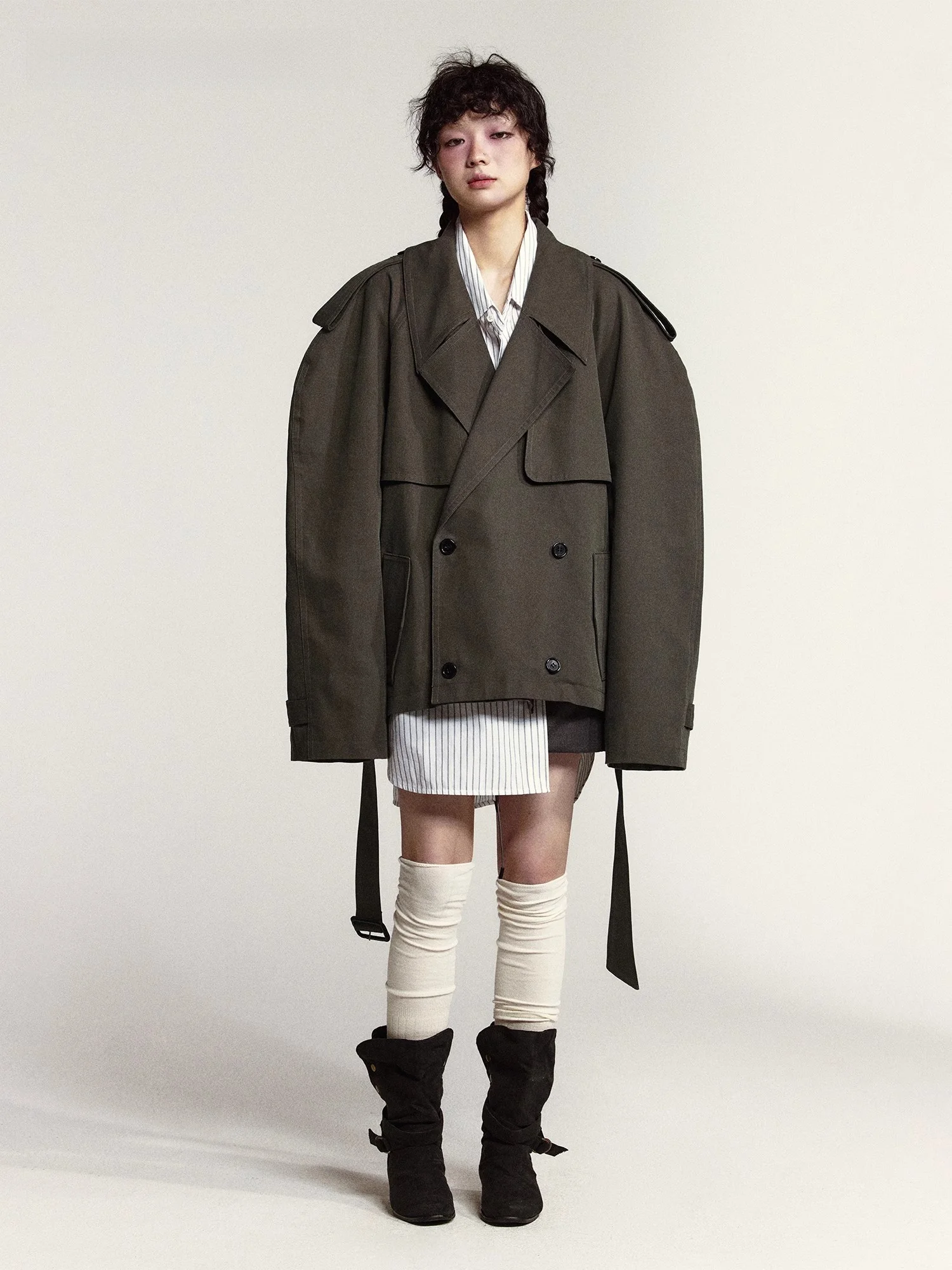 VERMO Oversize Short Coat Men Women Wide Shoulder Arc Shape Loose Fit Cotton Blend Button up Short Jacket Autumn Fashion
VERMO Oversize Short Coat Men Women Wide Shoulder Arc Shape Loose Fit Cotton Blend Button up Short Jacket Autumn Fashion