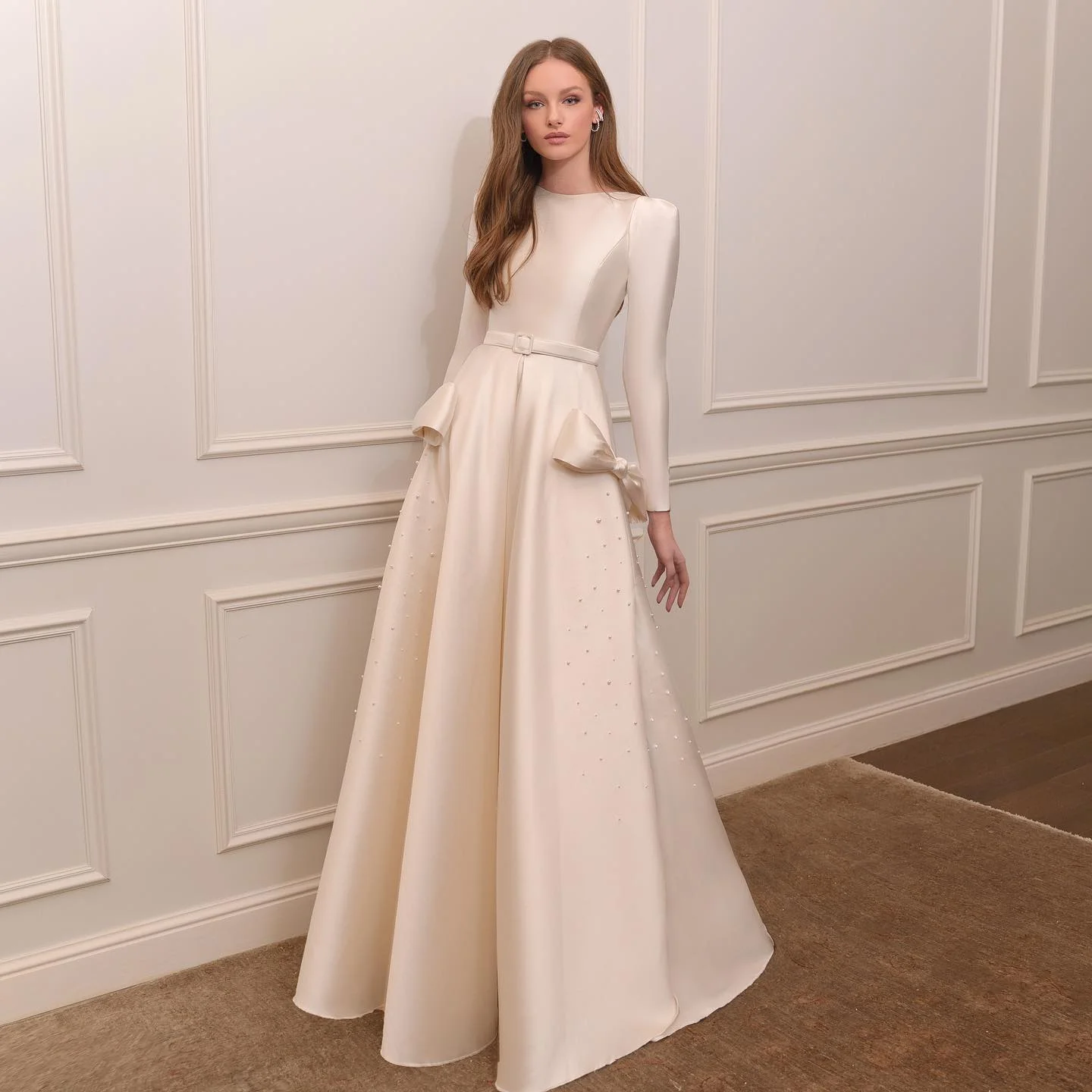 Bow Satin Bride Wedding Dress Scoop Neck Long Sleeve Classic A-Line with Belt and Beading Floor Length Customized Marry Gown
Bow Satin Bride Wedding Dress Scoop Neck Long Sleeve Classic A-Line with Belt and Beading Floor Length Customized Marry Gown