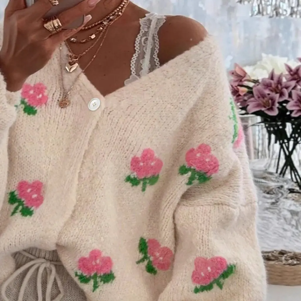 Women's Elegant Sweet V-Neck Knitted Cardigan Autumn Winter Casual Loose Flower Jacquard Lantern Sleeve Sweater 
Women's Elegant Sweet V-Neck Knitted Cardigan Autumn Winter Casual Loose Flower Jacquard Lantern Sleeve Sweater