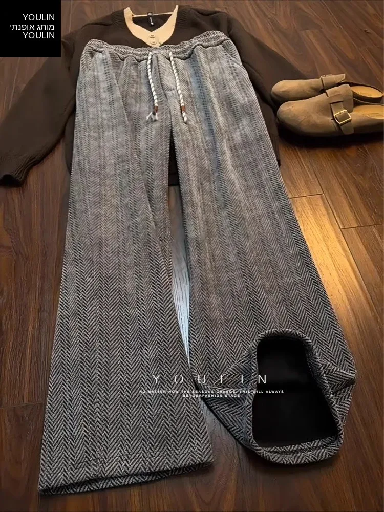 Deep Grey Fleece Lined Men's Straight Leg Pants Autumn Winter Wide Leg Trousers American Style Bell Bottoms Youth Casual Wear
Deep Grey Fleece Lined Men's Straight Leg Pants Autumn Winter Wide Leg Trousers American Style Bell Bottoms Youth Casual Wear