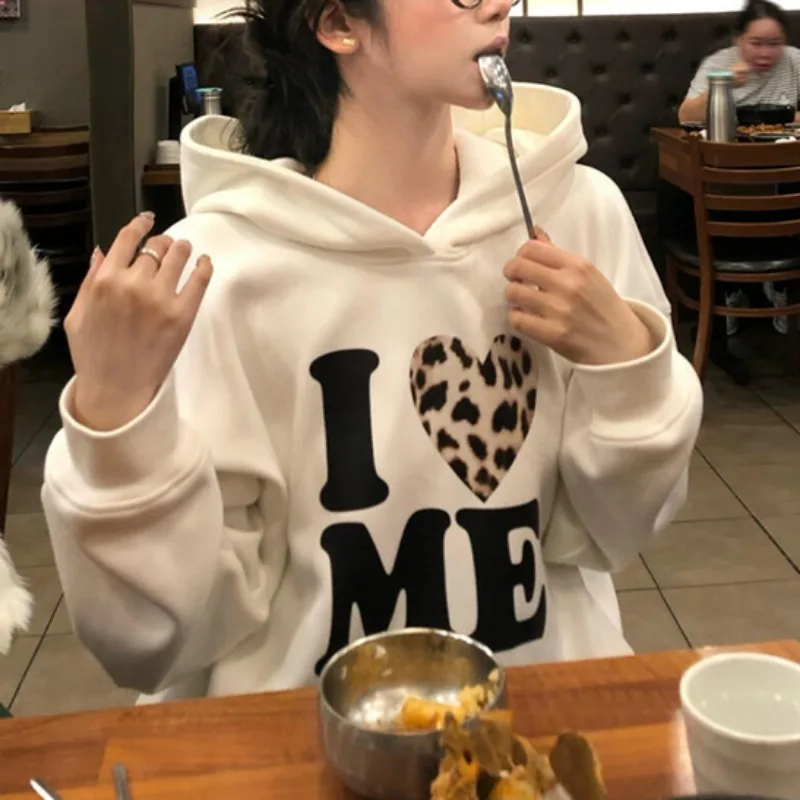 Korean Series Chic Leopard Print Letters Hood White Hoodie Women Autumn and Winter Fleece-lined Thickened Loose Pullover Idle...
Korean Series Chic Leopard Print Letters Hood White Hoodie Women Autumn and Winter Fleece-lined Thickened Loose Pullover Idle...