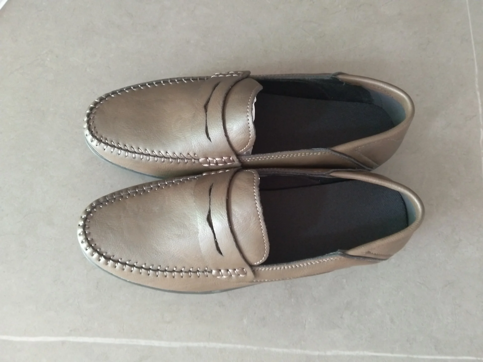 Простая и атмосферная, модная и повседневная, ленивая педаль, обувь Doudou, повседневная уличная обувь.
Простая и атмосферная, модная и повседневная, ленивая педаль, обувь Doudou, повседневная уличная обувь.