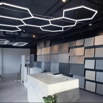 SUEZ подвесное потолочное шестиугольное освещение для салона магазина, светодиодный шестиугольный светильник для детализации автомобиля
SUEZ подвесное потолочное шестиугольное освещение для салона магазина, светодиодный шестиугольный светильник для детализации автомобиля