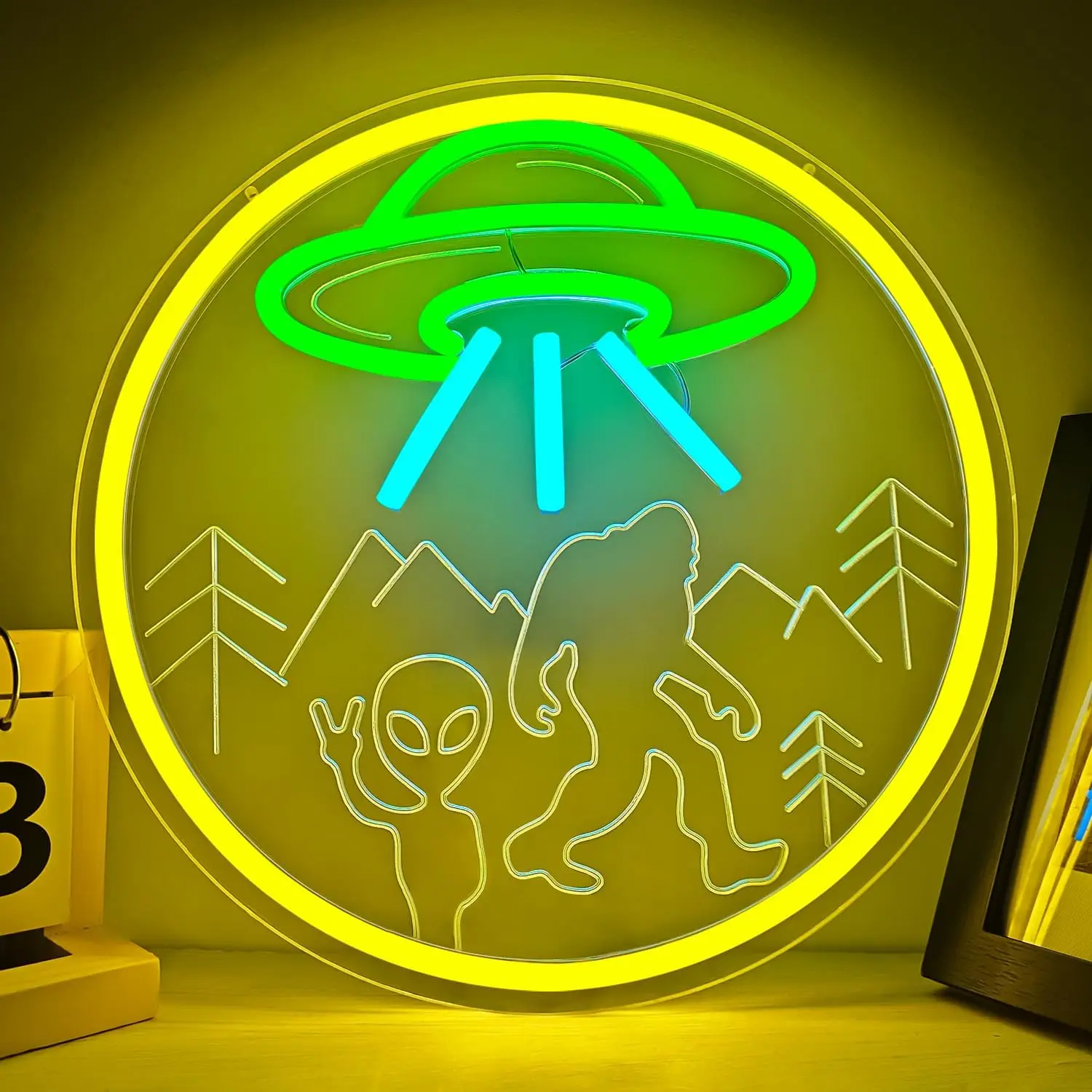 UFO Bigfoot Neon Sign Funny Sasquatch Neon Light Sign Dimmable LED for Bedroom Men Cave Bar Club Wall Art Decor Birthday Gift
UFO Bigfoot Neon Sign Funny Sasquatch Neon Light Sign Dimmable LED for Bedroom Men Cave Bar Club Wall Art Decor Birthday Gift