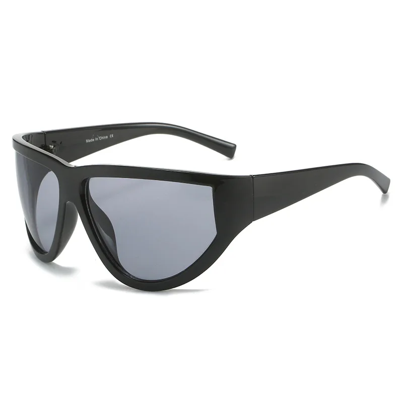 Future science and technology sense of cyberpunk glasses Y2K big frame riding sunglasses European and American fashion sunglasse
Future science and technology sense of cyberpunk glasses Y2K big frame riding sunglasses European and American fashion sunglasse