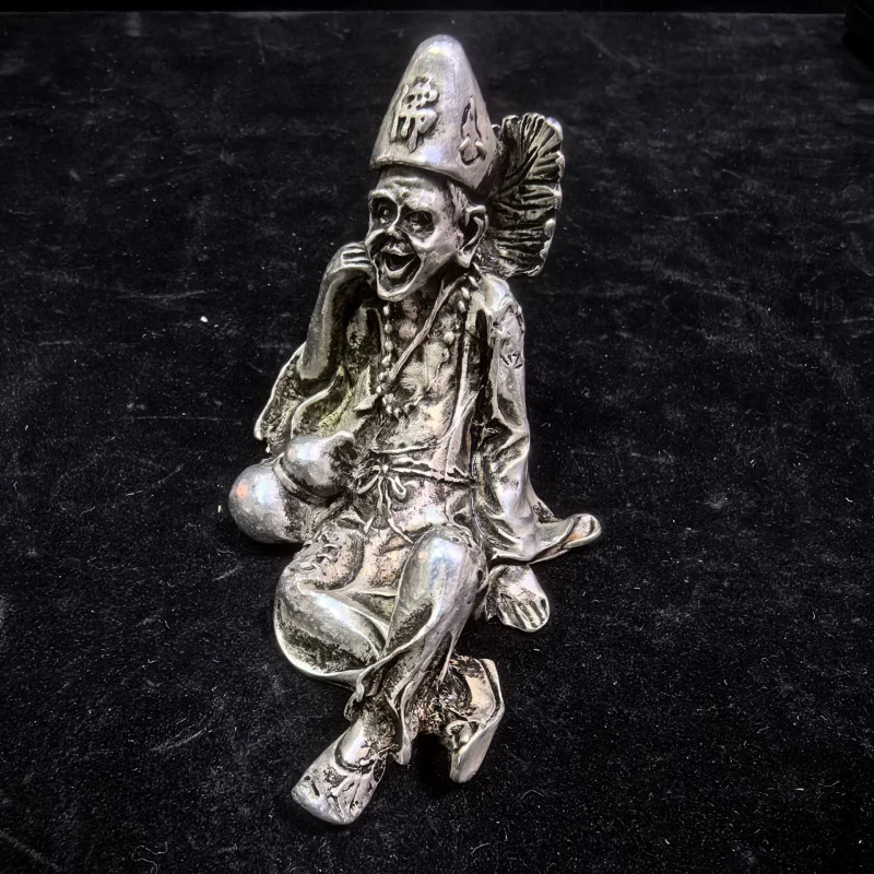 Antique-Style Handicrafts Pure Copper Silver-Plated Patina Jigong Exquisite Workmanship Handicrafts for Office Study Living Room
Antique-Style Handicrafts Pure Copper Silver-Plated Patina Jigong Exquisite Workmanship Handicrafts for Office Study Living Room