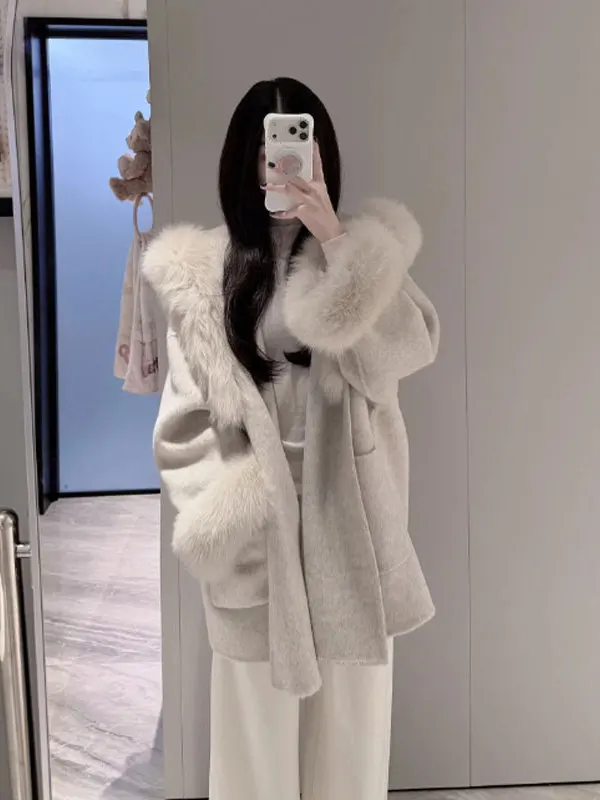 Корейское модное зимнее пальто свободного кроя из мягкой шерсти с отложным воротником, удобное, с длинными рукавами
Корейское модное зимнее пальто свободного кроя из мягкой шерсти с отложным воротником, удобное, с длинными рукавами