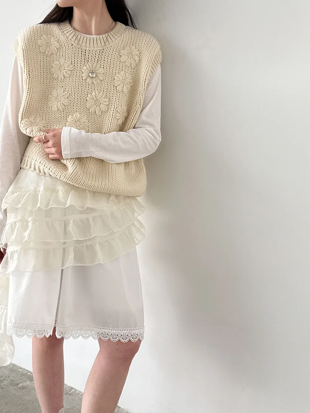 KoreanInspired Vest Luxurious Textured Knitted Vest Layering MerinoWool Sleeveless Vest ThreeDimensional Floral Chic Waistcoat
KoreanInspired Vest Luxurious Textured Knitted Vest Layering MerinoWool Sleeveless Vest ThreeDimensional Floral Chic Waistcoat