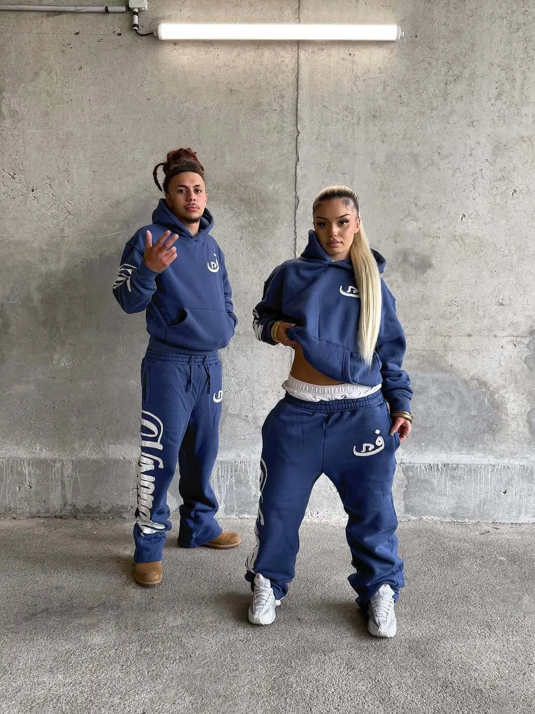 Street trend patchwork men's and women's suit autumn and winter new hooded sweatshirt casual straight leg pants
Street trend patchwork men's and women's suit autumn and winter new hooded sweatshirt casual straight leg pants