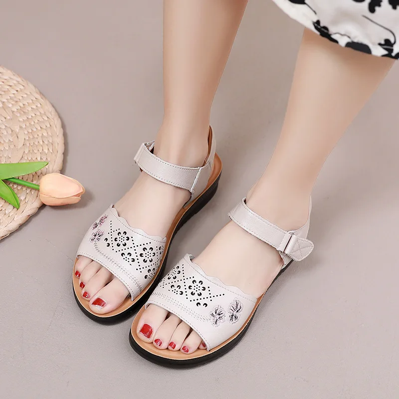 White Wedge Sandals For Women With Floral Embroidery Hollow-Out Design And Adjustable Back Strap Comfortable Non Slip Breathable
White Wedge Sandals For Women With Floral Embroidery Hollow-Out Design And Adjustable Back Strap Comfortable Non Slip Breathable