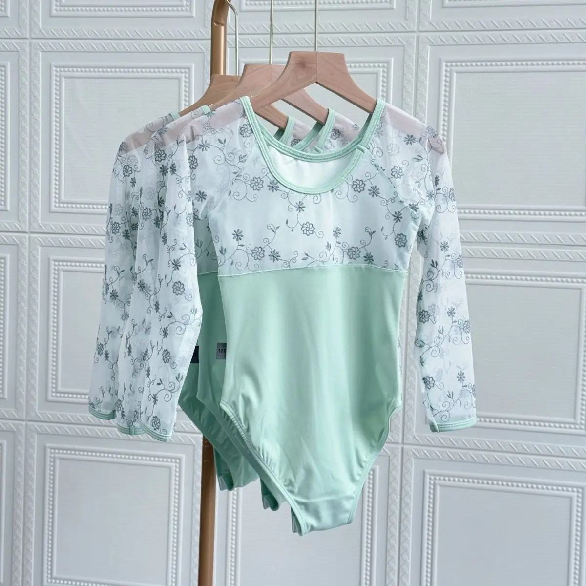 Autumn New Children's Ballet Dance Leotards Embroidered Long Sleeve Practice Suit Girls Art Exam Performance Gymnastics Suit
Autumn New Children's Ballet Dance Leotards Embroidered Long Sleeve Practice Suit Girls Art Exam Performance Gymnastics Suit