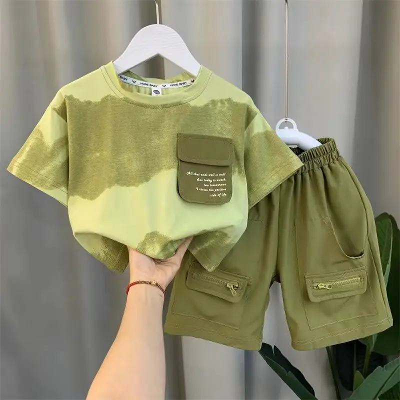Summer short-sleeved set for boys in 2025, a trendy Korean-style small and medium-sized children, a two-piece set for cool boys
Summer short-sleeved set for boys in 2025, a trendy Korean-style small and medium-sized children, a two-piece set for cool boys