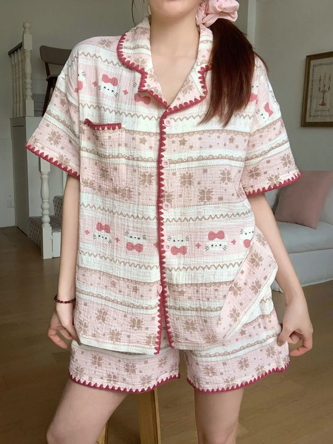 Комплект пижам Sanrio Hello Kitty, женские шорты, одежда для сна с короткими рукавами, летняя пижама, милая пижама, студенческая ночная одежда, домашняя одежда, новинка
Комплект пижам Sanrio Hello Kitty, женские шорты, одежда для сна с короткими рукавами, летняя пижама, милая пижама, студенческая ночная одежда, домашняя одежда, новинка
