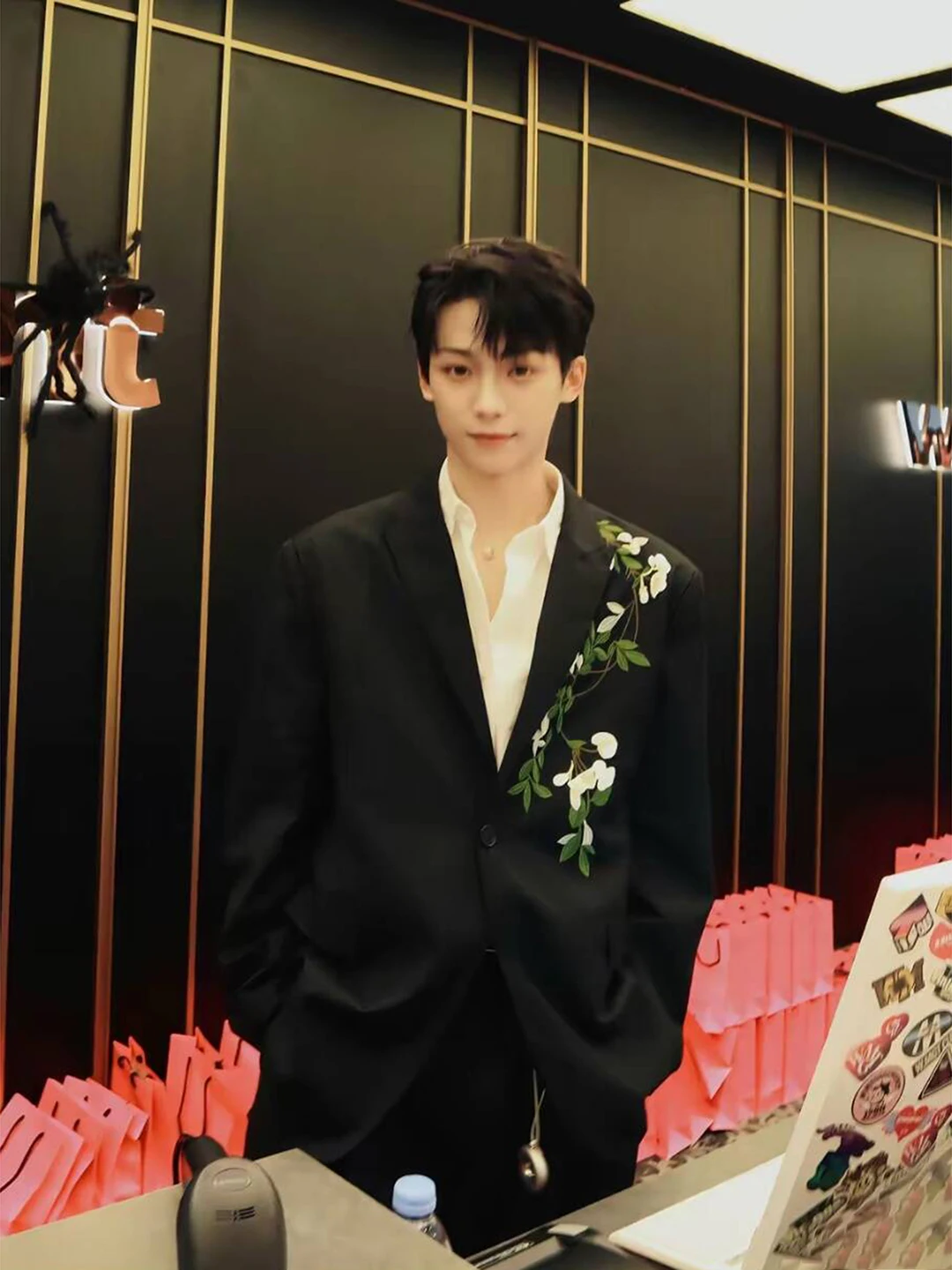 Новый китайский вышитый костюм для мужчин: элитный комплект для свадебной церемонии, традиционная китайская мужская одежда с наплечными накладками
Новый китайский вышитый костюм для мужчин: элитный комплект для свадебной церемонии, традиционная китайская мужская одежда с наплечными накладками