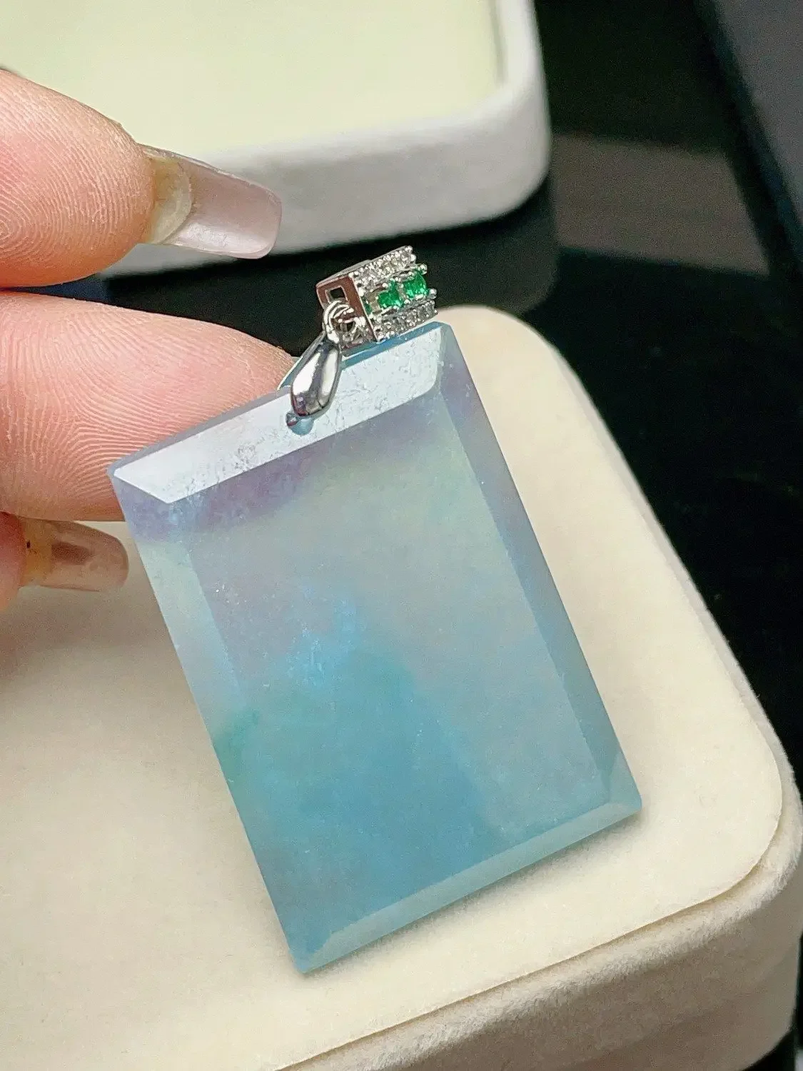 Myanmar jadeite high ice new versatile blue water safety card will never fade to protect your safety self-use gift
Myanmar jadeite high ice new versatile blue water safety card will never fade to protect your safety self-use gift