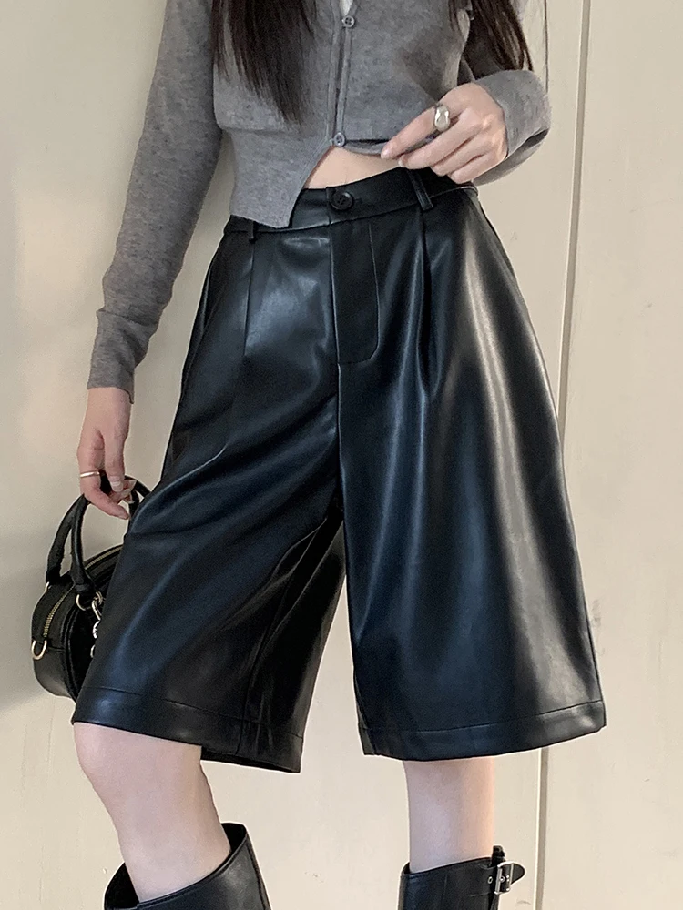 Vintage Casual Women's Elastic High Waist Wide Leg Pleated PU Faux Leather Shorts
Vintage Casual Women's Elastic High Waist Wide Leg Pleated PU Faux Leather Shorts
