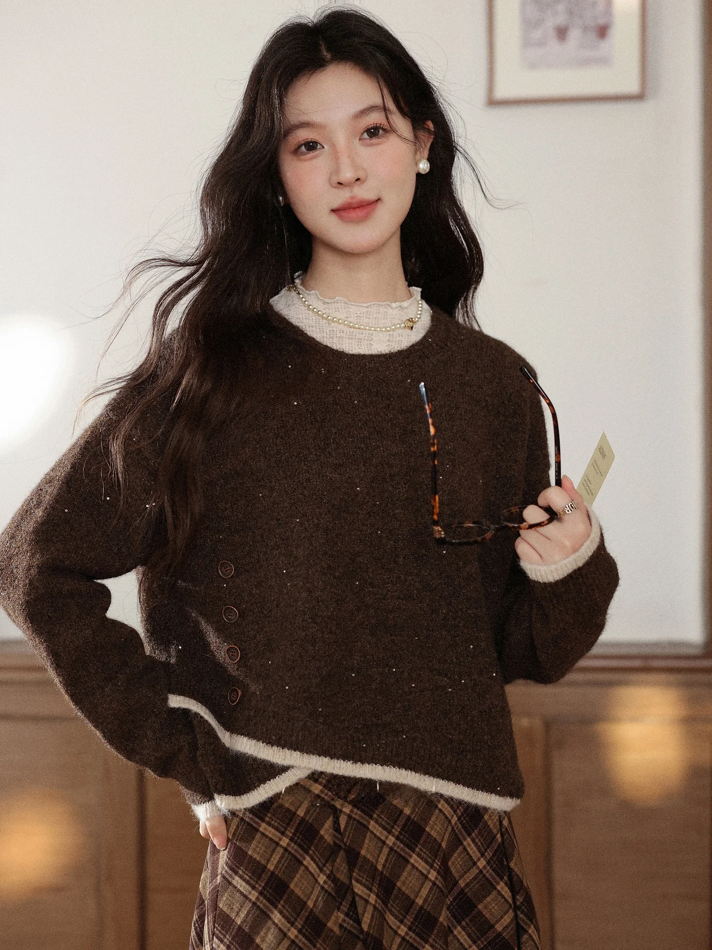 Карамельно-кофейный вязаный свитер свободного кроя для женщин, осенне-зимний, в стиле кэжуал, премиум-класса, высокое качество, эксклюзивно для китайского онлайн-рынка
Карамельно-кофейный вязаный свитер свободного кроя для женщин, осенне-зимний, в стиле кэжуал, премиум-класса, высокое качество, эксклюзивно для китайского онлайн-рынка