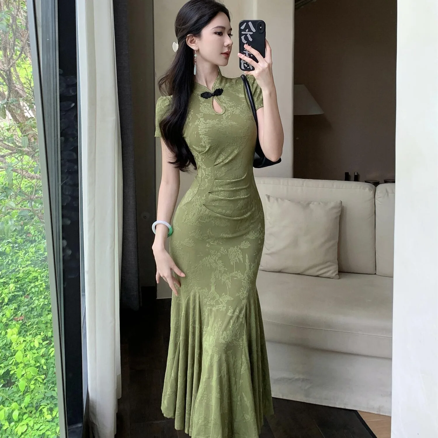 New Chinese Style Green Floral Slimming Waist Fish Tail Dress Vintage Long Qipao Skirt for Women in Their 20s Summer 2026
New Chinese Style Green Floral Slimming Waist Fish Tail Dress Vintage Long Qipao Skirt for Women in Their 20s Summer 2026