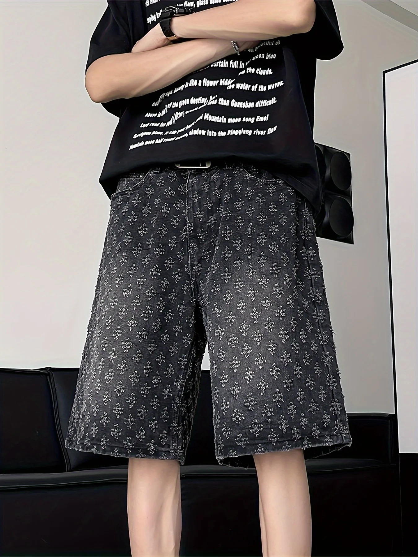 Summer Thin Design Ripped Five-Point Pants Loose Casual Mid-Length Pants American Retro Jacquard Denim Shorts for Men
Summer Thin Design Ripped Five-Point Pants Loose Casual Mid-Length Pants American Retro Jacquard Denim Shorts for Men