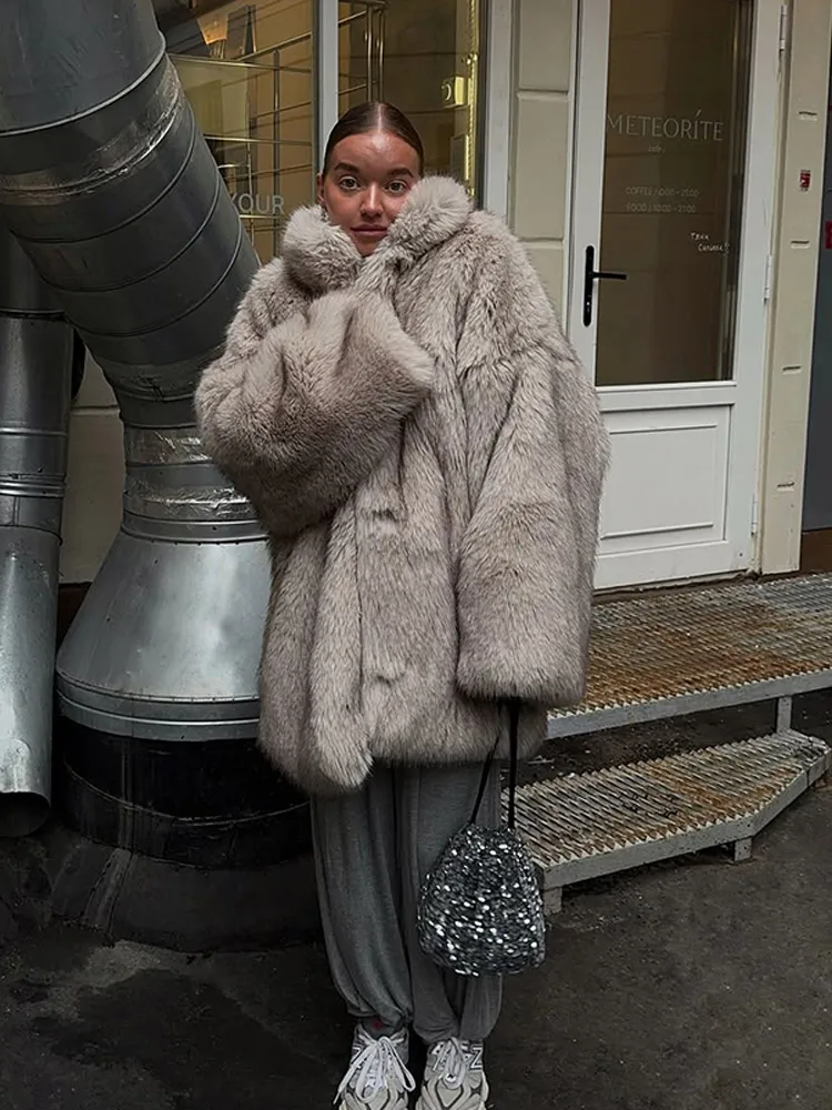 Women Stand Collar Faux Fur Coat Chic Full Sleeve Loose Highstreet Thickened Outerwears Luxury New Lady Winter Daily Warm Jacket
Women Stand Collar Faux Fur Coat Chic Full Sleeve Loose Highstreet Thickened Outerwears Luxury New Lady Winter Daily Warm Jacket