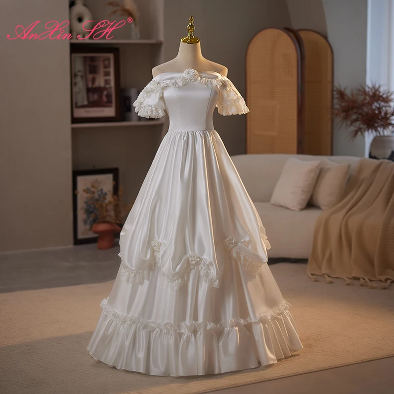 AnXin SH vintage princess white satin boat neck rose flower lace ruffles sleeve ball gown lace up customized evening dress
AnXin SH vintage princess white satin boat neck rose flower lace ruffles sleeve ball gown lace up customized evening dress
