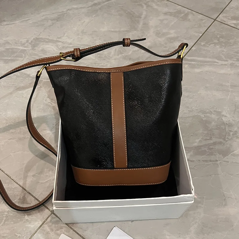 New Women's Multifunctional Bucket Bag, Fashionable Single Shoulder Crossbody bag, casual high-quality fashion design bag
New Women's Multifunctional Bucket Bag, Fashionable Single Shoulder Crossbody bag, casual high-quality fashion design bag