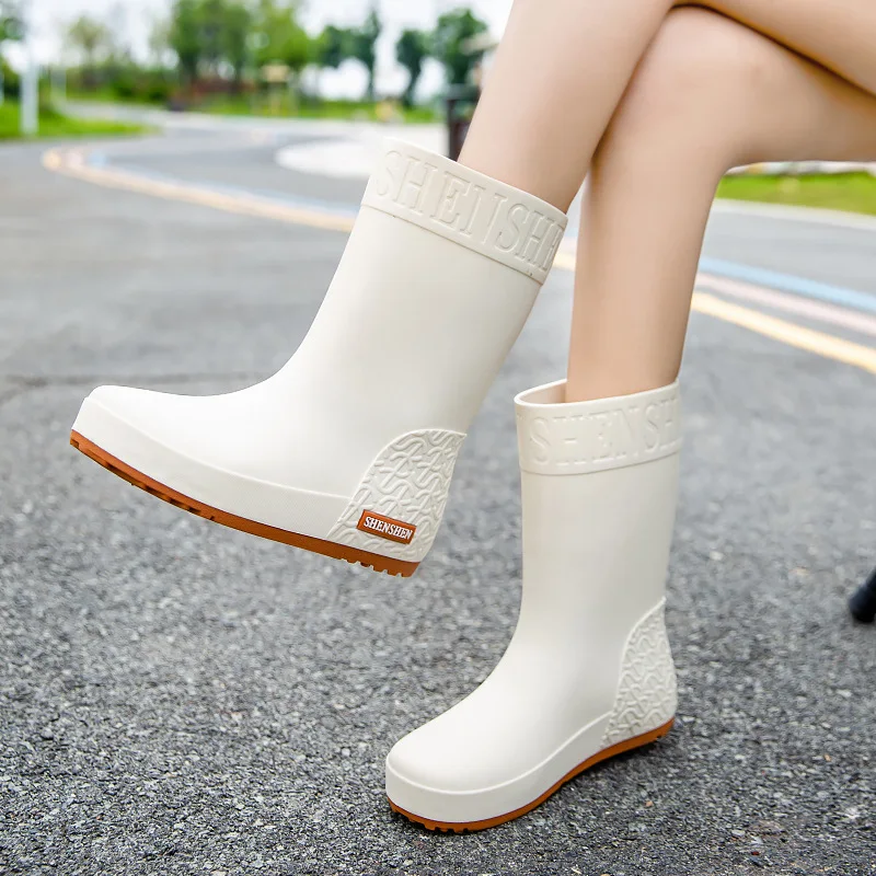Fashionable Mid-Calf Waterproof Women's Rain Boots Anti-Slip Wear-Resistant Kitchen Work Shoes Outdoor Ladies Rain Shoes
Fashionable Mid-Calf Waterproof Women's Rain Boots Anti-Slip Wear-Resistant Kitchen Work Shoes Outdoor Ladies Rain Shoes