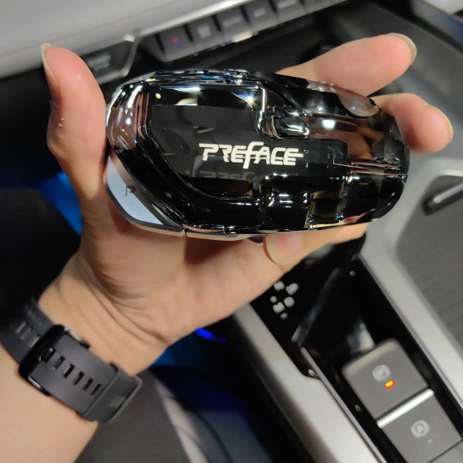 21-25 star Ruixing Yue Bin Yue Xing Yue S21 Borui modified crystal gear shift lever
21-25 star Ruixing Yue Bin Yue Xing Yue S21 Borui modified crystal gear shift lever