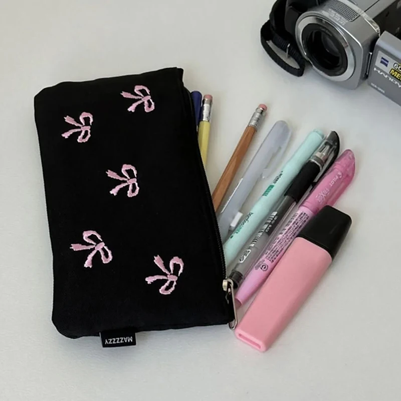 1PC Minimalist Black Bow Pencil Case, Large Capacity Stationery Storage Bag, Makeup Bag, School Supplies
1PC Minimalist Black Bow Pencil Case, Large Capacity Stationery Storage Bag, Makeup Bag, School Supplies