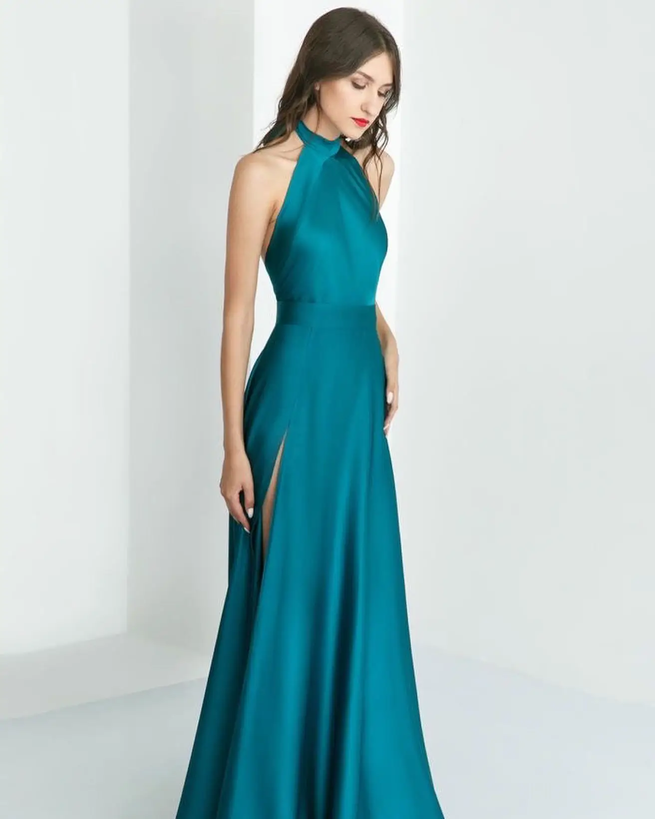 Customized Temperament Halter Backless Side Slit Evening Dresses Graceful Satin Pleats Blue Vestido De Festa Vestido De Noche
Customized Temperament Halter Backless Side Slit Evening Dresses Graceful Satin Pleats Blue Vestido De Festa Vestido De Noche
