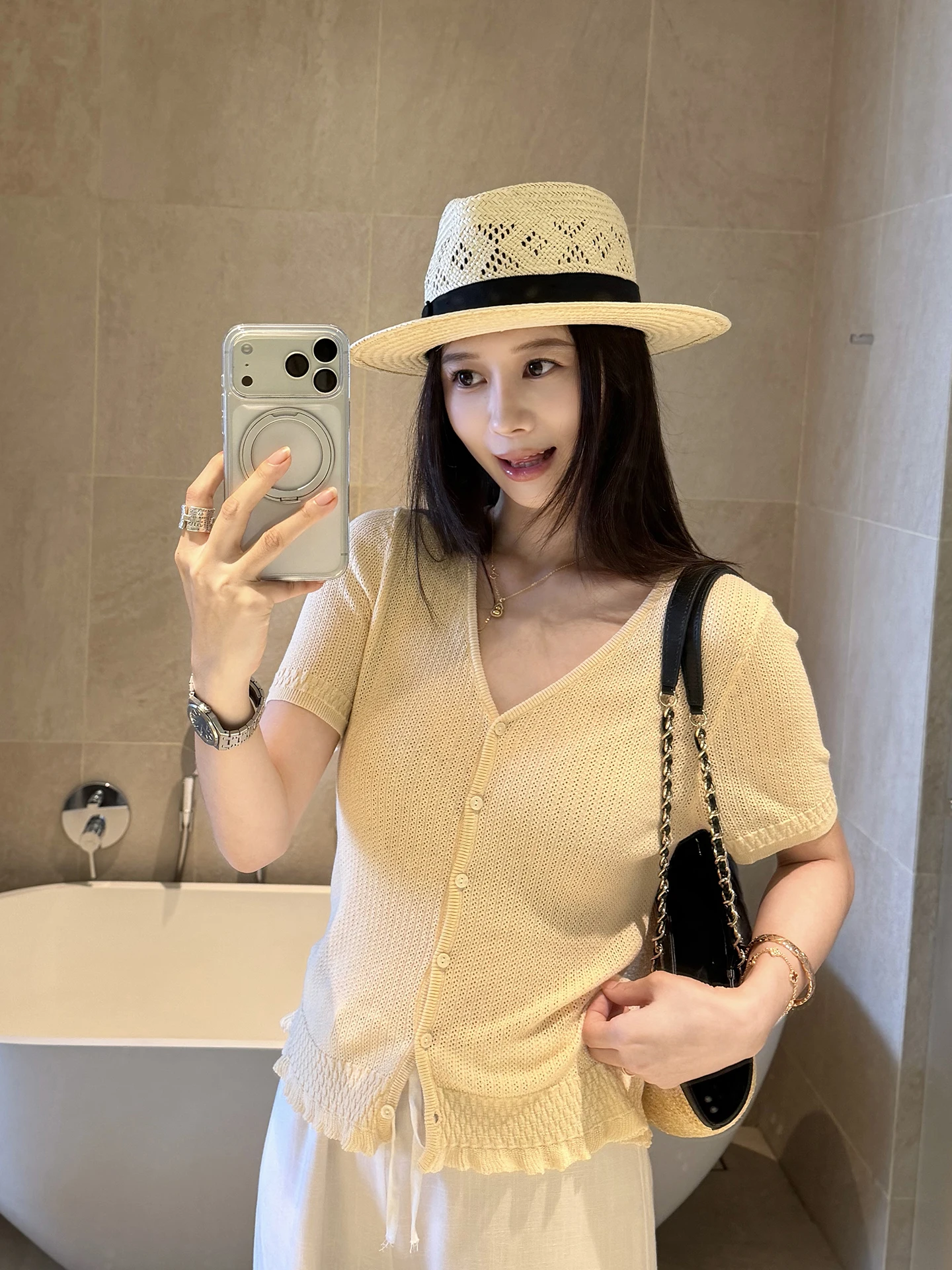 EKOOL Women's Slim Fit V-Neck Short Sleeve Knitted Top Wooden Hem Korean Style Soft Cotton Summer New Arrival
EKOOL Women's Slim Fit V-Neck Short Sleeve Knitted Top Wooden Hem Korean Style Soft Cotton Summer New Arrival